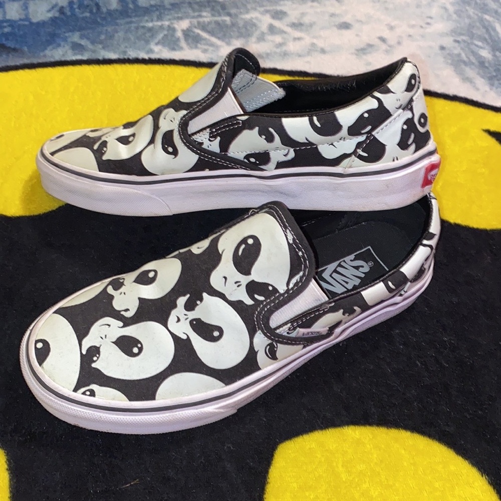glow in the dark alien vans